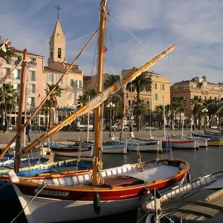 Bord De T2 Sur Pour 4personnes Max Au Calme, Vue Panoramique Sur Avec Parking, Ascenseur Et Vélos Apartamento Sanary-sur-Mer
